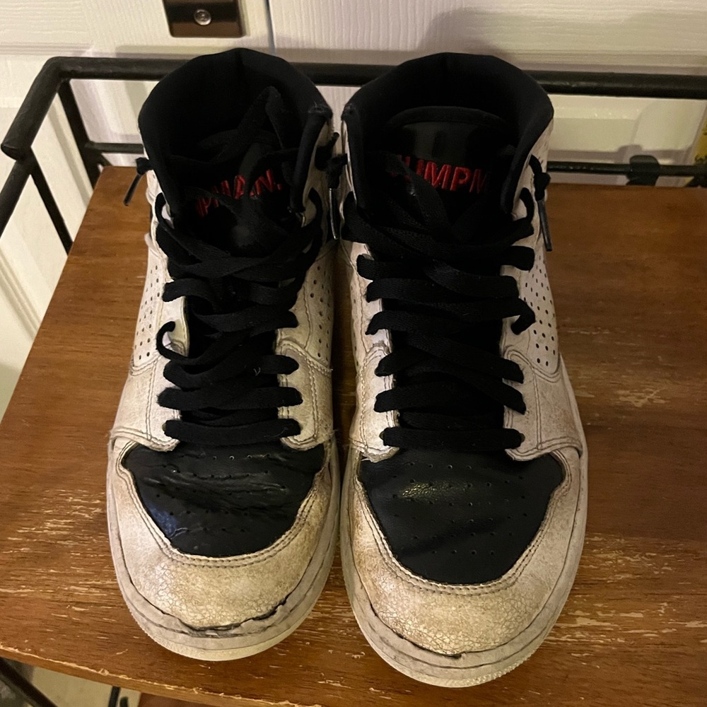 Nike boy youth size 7 sneakers